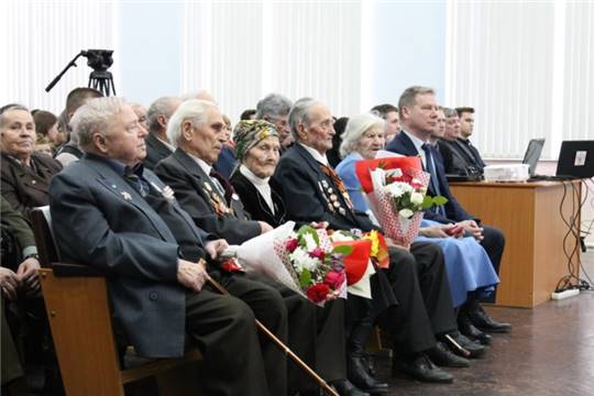 Глава города вручил юбилейные медали участникам и труженикам тыла Великой Отечественной войны