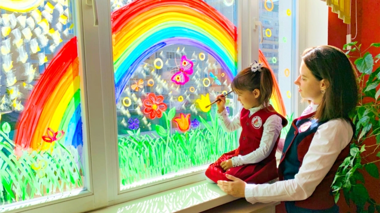 «Пусть всегда будет солнце!»: флешмоб ко Дню защиты детей в детских садах столицы