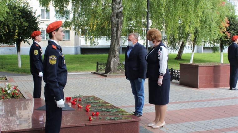 В Новочебоксарске возложили цветы к Вечному огню в честь победы советских войск в битве на Курской дуге