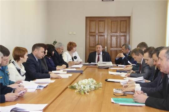 С трудовыми коллективами Новочебоксарска обсудили актуальные темы Единого информационного дня