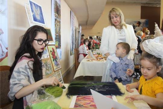 г.Новочебоксарск: состоялось открытие передвижной республиканской выставки «Сохранение и передача национальных и культурных традиций: от матери к дочери, от отца к сыну»