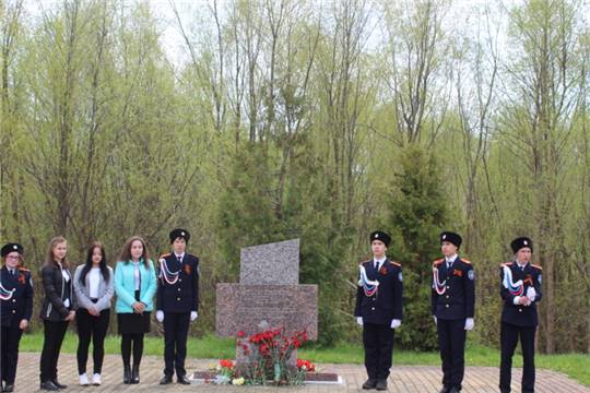 г. Новочебоксарск: торжественное возложение цветов к памятным обелискам