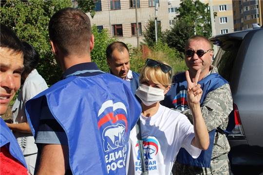 Ольга Чепрасова и депутаты Новочебоксарского городского Собрания провели субботник на аллее по ул.10-й Пятилетки