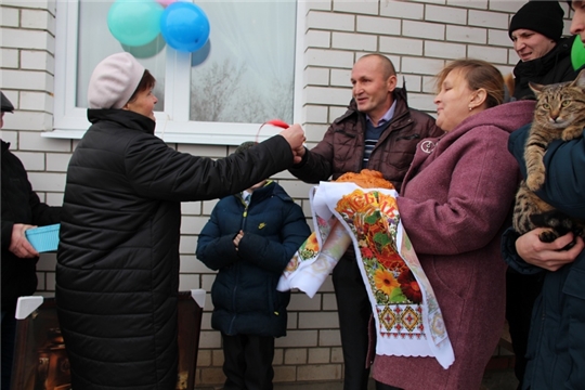 Многодетной семье Яковлевых из Аликовского района вручили ключи от нового благоустроенного жилого дома