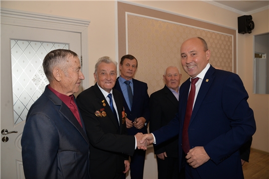 Глава администрации района Р.Селиванов поздравил пожилых с Международным днем пожилых
