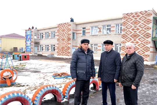 Р.Селиванов проинспектировал ход ремонтных работ крыши детского сада