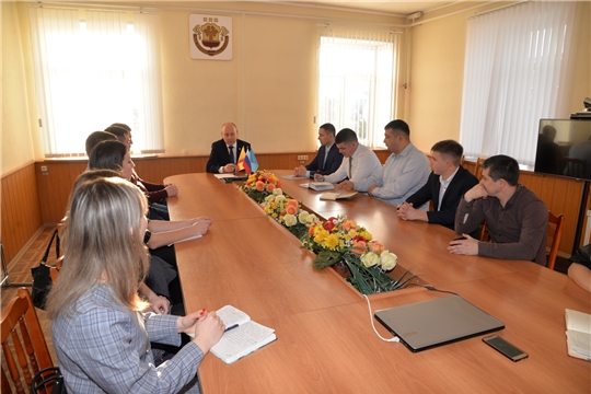 Глава администрации Батыревского района встретился с активной молодежью
