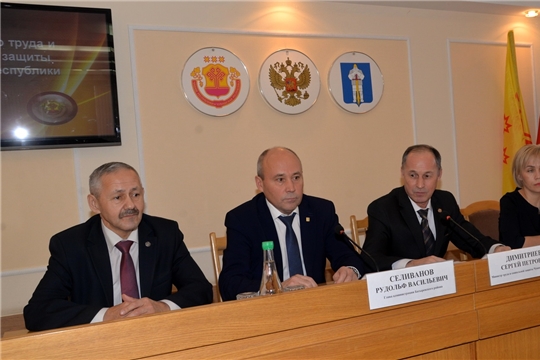 С участием министра труда и социальной защиты республики в Батыревском районе проведено совещание