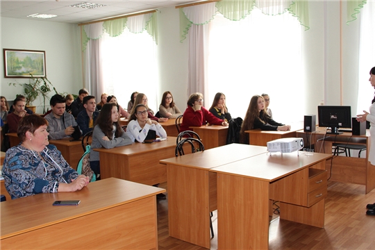 Сотрудники «Химпрома» провели час профориентации для будущих лаборантов