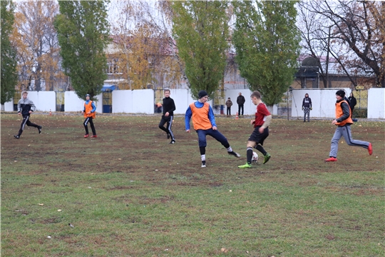 В Алатыре стартовало первенство города по футболу среди школьников