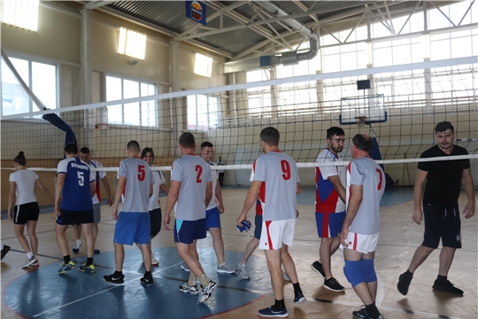 Команда администрации города Алатыря прошла в следующий этап республиканских соревнований по волейболу
