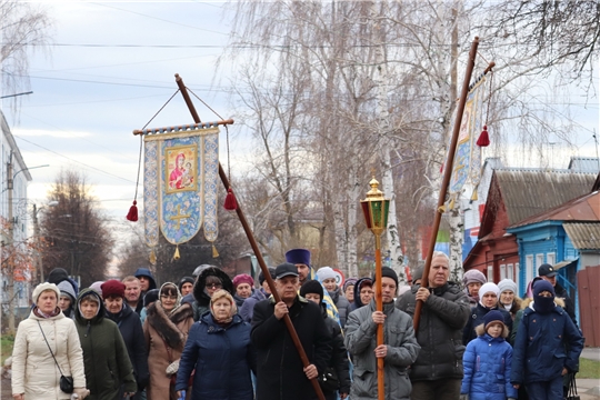 Крестный ход в день празднования Казанской иконы Божией Матери