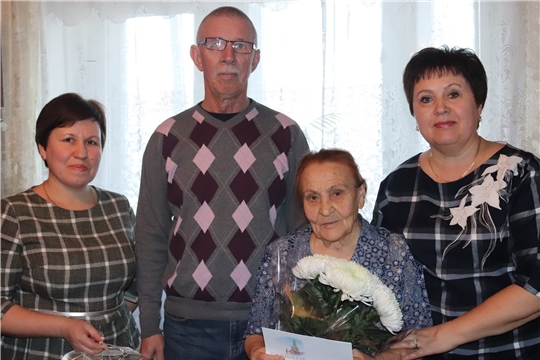 90-летний юбилей сегодня отмечает жительница Алатыря Зоя Матвеевна Филатова