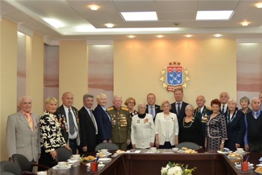 В Международный день пожилых людей глава города Чебоксары Евгений Кадышев встретился с представителями городского ветеранского движения
