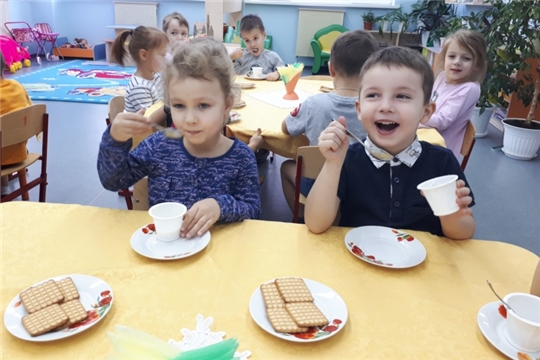 В чебоксарских детских садах столицы организовано четырехразовое питание, осуществляется контроль за качеством продукции