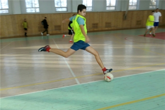 В Чебоксарах проходит турнир по мини-футболу «Футбол - игра народная»