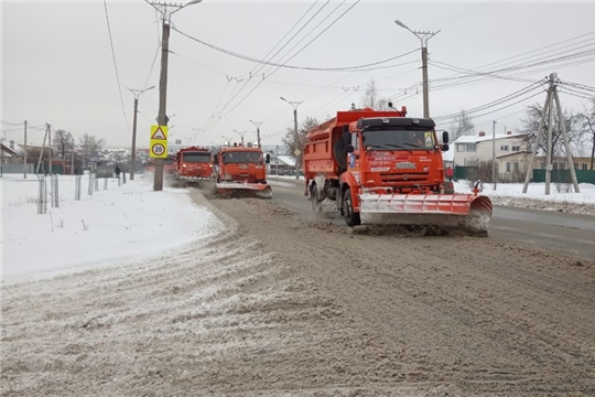С последствиями снегопада в Чебоксарах борются дорожники и управляющие компании