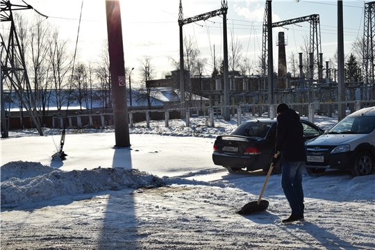 Утро работников ЖКХ Московского района г.Чебоксары началось с уборки снега
