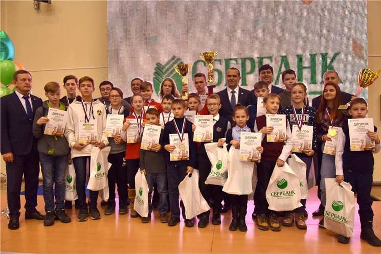 Глава Чувашии Михаил Игнатьев наградил победителей и призеров всероссийских соревнований по шахматам «SBERBANK Chess OPEN»