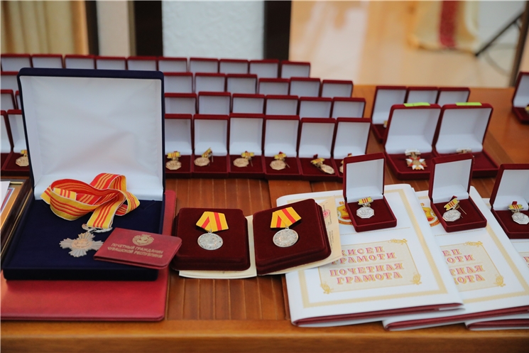 В Доме Правительства Чувашии 68 жителям республики вручены государственные награды