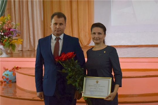Педагогическая общественность города Шумерля принимала поздравление с Днем учителя