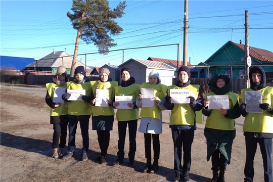 Шумерлинрцы приняли участие в инициированной волонтерами-наставниками гимназии №8 акции-флэшмобе «#ЯНЕКУРЮ»
