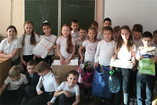 Обучающиеся школы №3 города Шумерля организовали сбор макулатуры и пластиковых бутылок