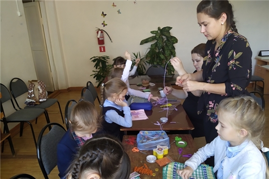 В Детской библиотеке Ибресинского района продолжаются мероприятия из цикла «Удивительный мир цветов»