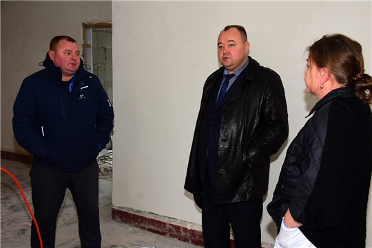Сергей Горбунов ознакомился с ходом ремонта поликлиники Ибресинской ЦРБ