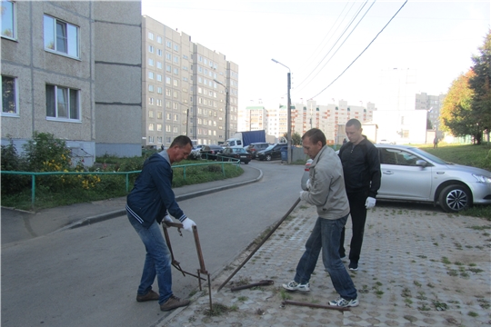 В Калининском районе продолжается работа по демонтажу блокираторов и цепей на гостевых парковках