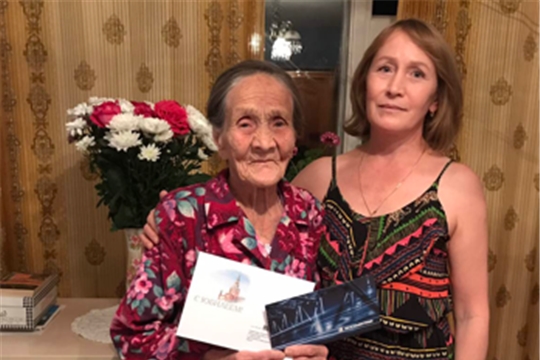 Долгожительниц Калининского района торжественно поздравили с юбилеем