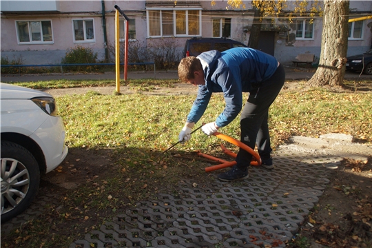 В Чебоксарах демонтируют самовольно установленные парковочные барьеры