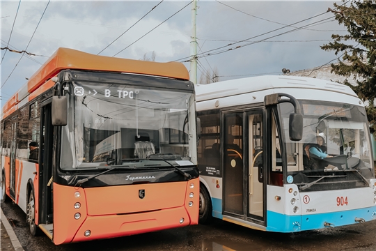 Бесплатная поездка на ретро-троллейбусе, обкатка машины на автономном ходу: Чебоксарское троллейбусное управление празднует юбилей