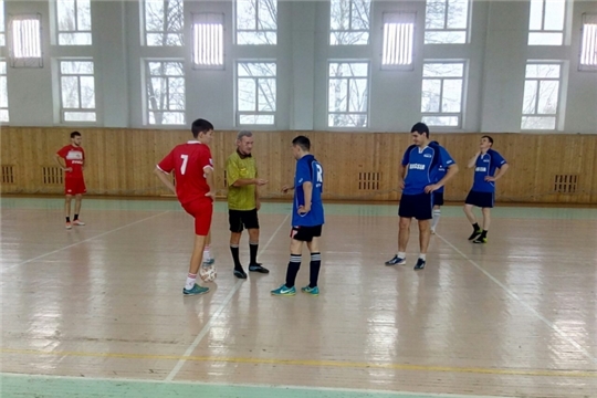Продолжается турнир по мини-футболу среди дворовых команд "Футбол - игра народная"