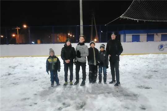 В Калининском районе инструктора по спорту прививают жителям любовь к здоровому образу жизни