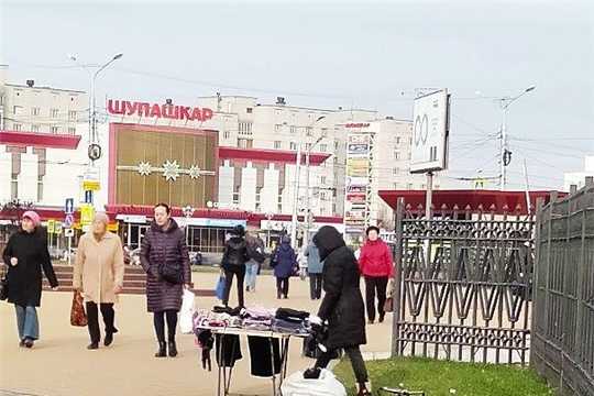 В Калининском районе продолжается борьба с фактами нелегальной торговли