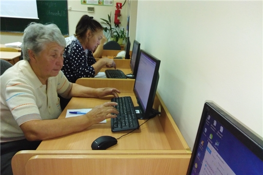 В Чебоксарском профессиональном колледже прошли курсы обучению пенсионеров компьютерной грамотности