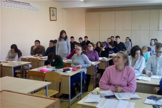 Связь поколений: ТОСы Калининского района делятся своим опытом со студентами