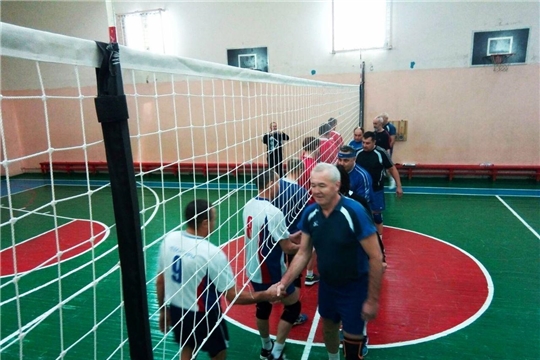 Состоялось открытое первенство Калининского района по волейболу среди ветеранов 50 лет и старше