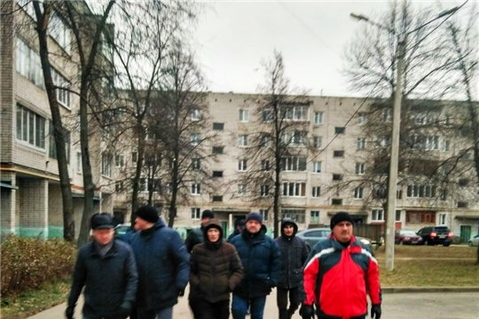 В Калининском районе провели еженедельный обход территории
