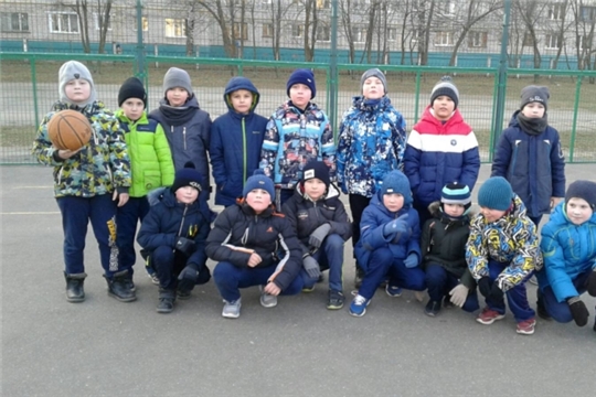 В Калининском районе инструкторы по спорту прививают жителям любовь к здоровому образу жизни