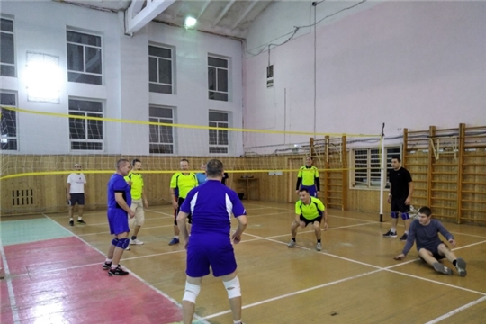 В Калининском районе прошла товарищеская игра по волейболу, посвященная Дню Конституции Российской Федерации