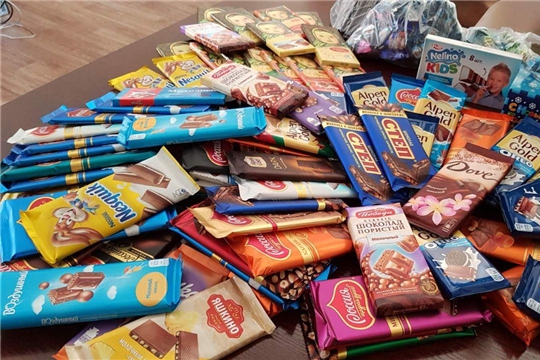 Стать волшебником может каждый: в Калининском районе проходит акция «Шоколадное чудо в мешок Деда Мороза»