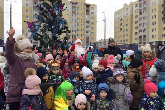 В поселках Восточный, Соляное и Альгешево Калининского района прошли новогодние дворовые праздники