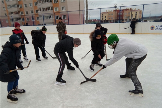 Калининский район: приглашаем всех любителей катания на коньках на ледовые площадки