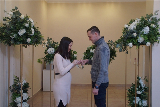 400-я пара новобрачных связала узами брака в отделе ЗАГС администрации Калининского района