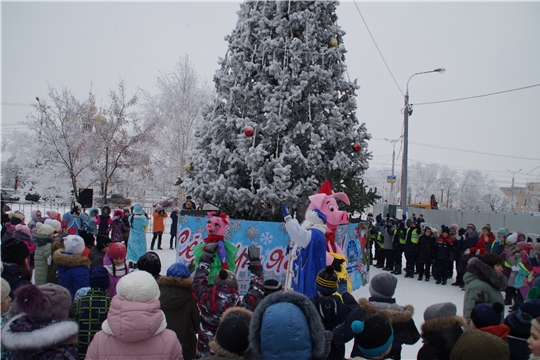 В новогоднюю ночь на обновленной площадке у ТК "Шупашкар" горожан ждет праздничная программа