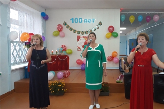 Новочелкасинская школа отметила 100-летний юбилей