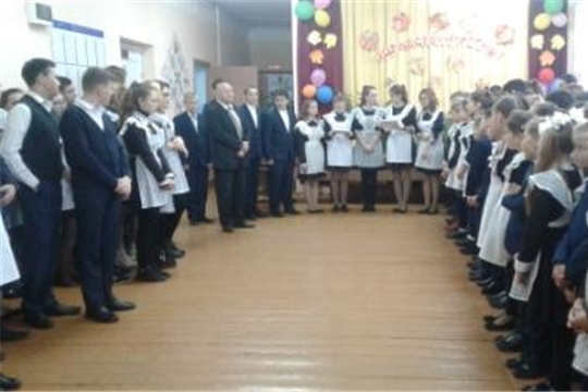 Торжественная линейка в преддверии Дня народного единства