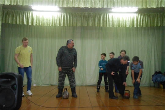 По гиревому спорту соревновалась сельская молодежь Янгличского поселения